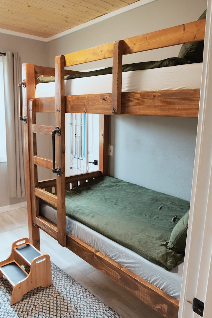 A charming space with twin beds, great for travel companions or little ones.
