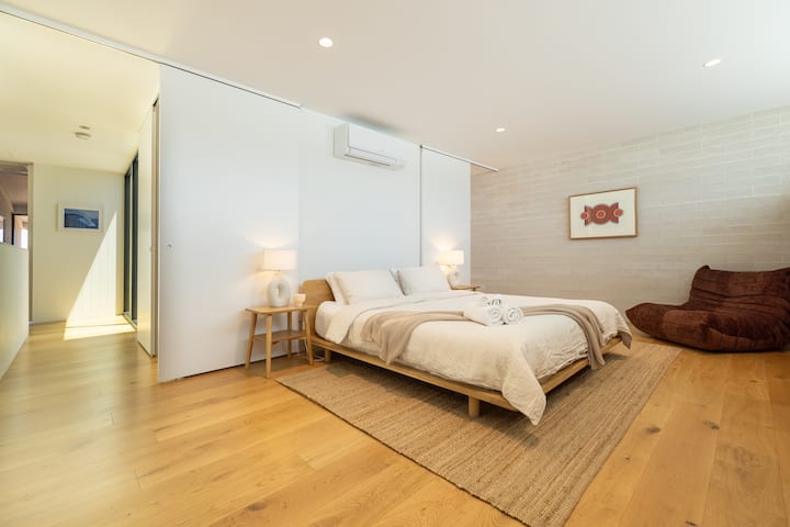 On the first floor is the private and spacious master suite. Calm, luxurious and inviting.