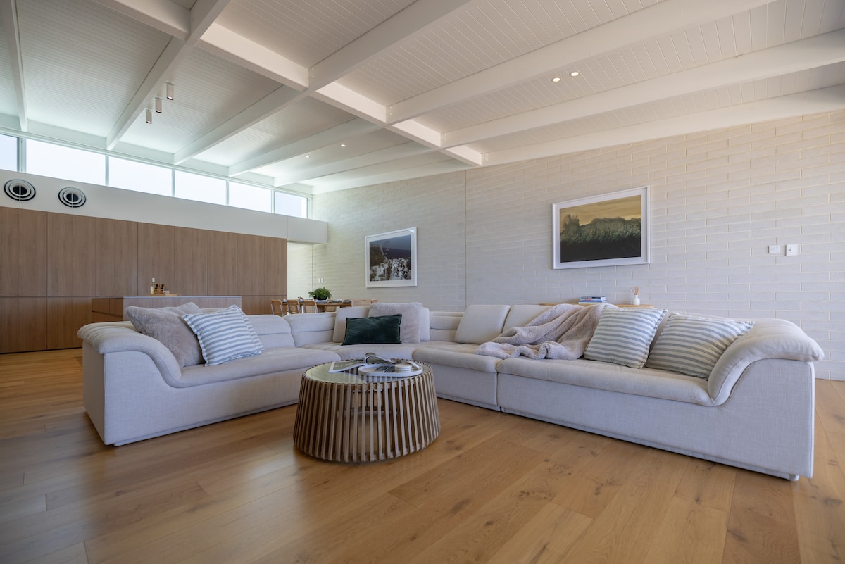 Airbnb con migliori performance: Oceanfront luxury stay minutes from McLaren Vale a Aldinga Beach