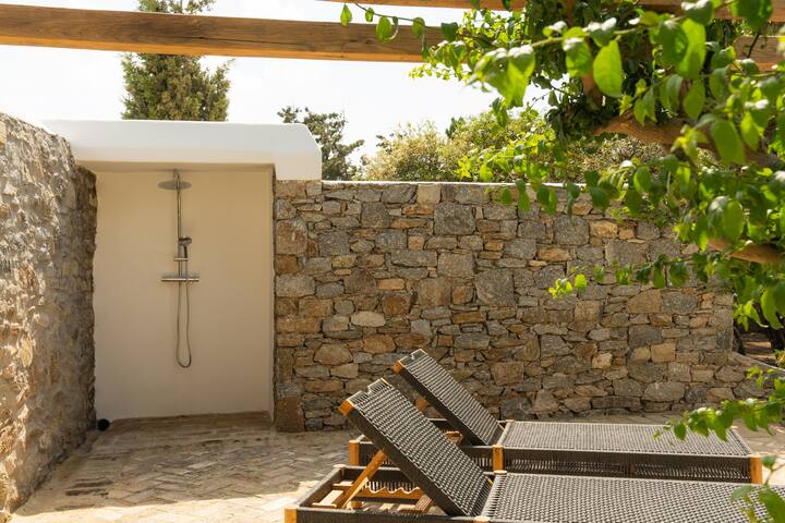 Βaroness | Mykonos town | Private pool & garden gallery image 4