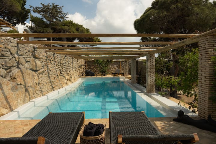 Βaroness | Mykonos town | Private pool & garden gallery image 3