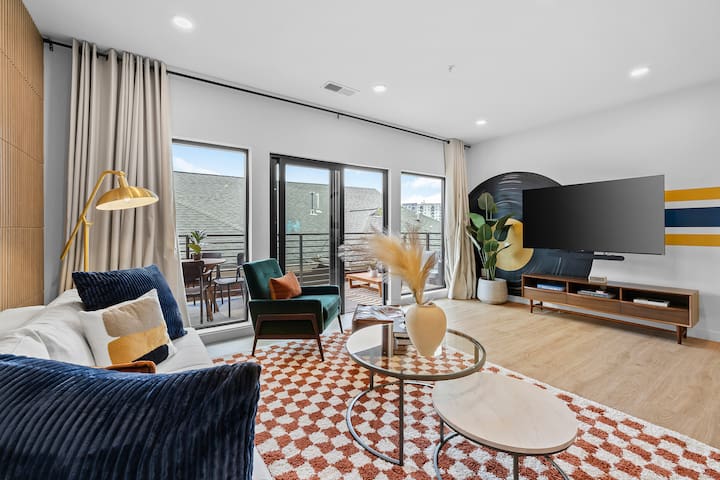 Luxe Stay Walk 2 BDWY! King, Balcony, Gym, Parking