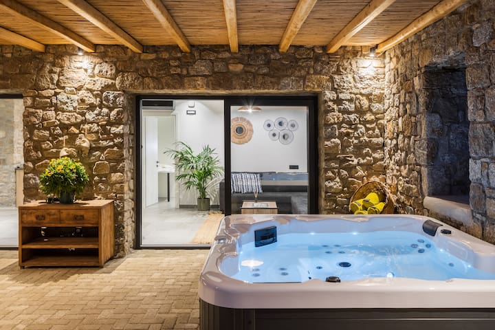 Mykonos Cottage – Private Jacuzzi