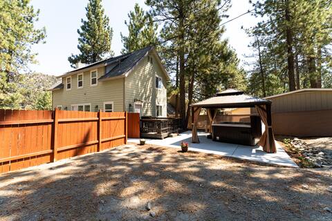 Pine Overlook -Hot Tub-Fire Pit-Steps to Village