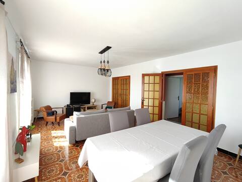 Large quiet apartment with open views