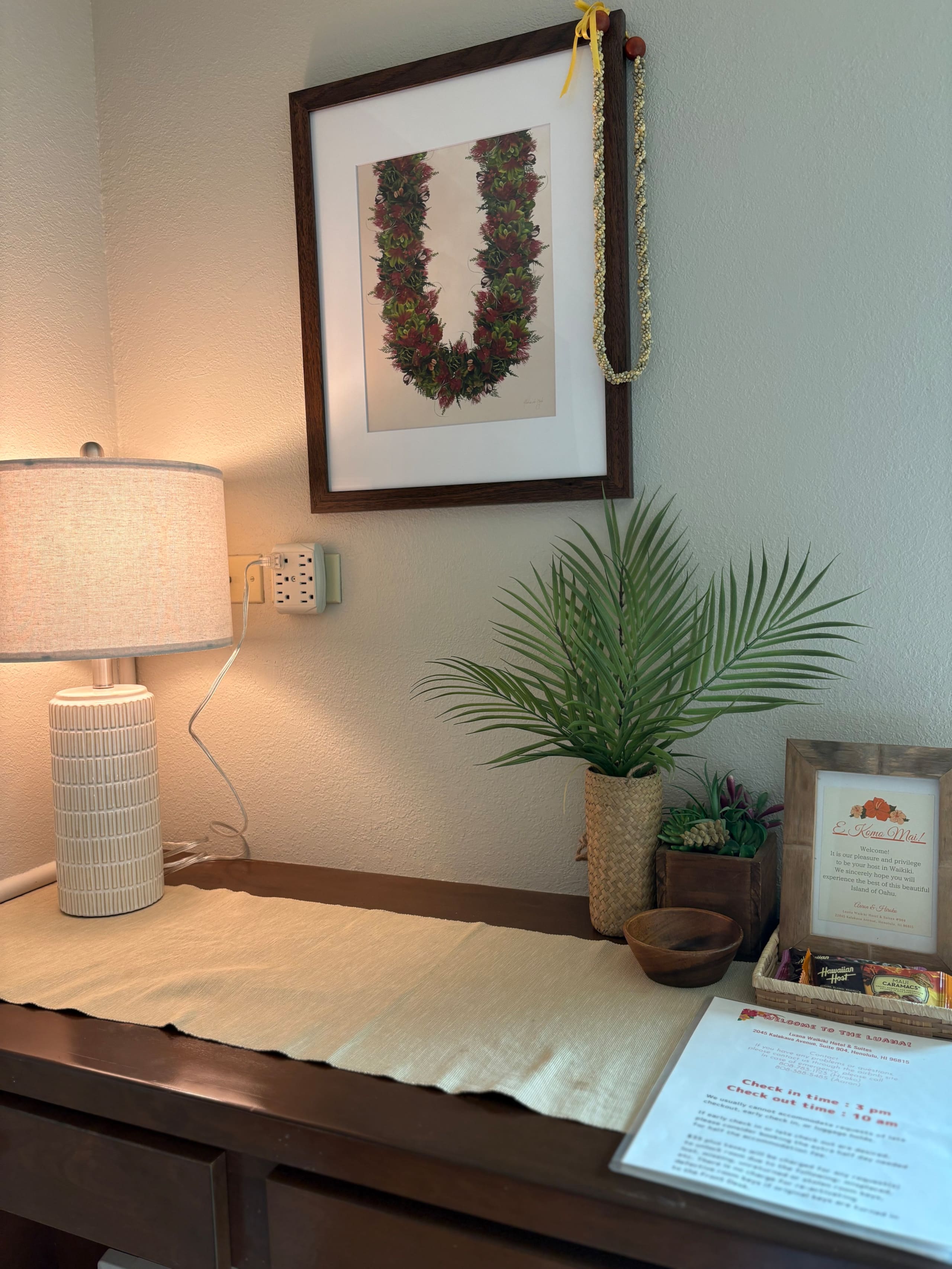 Relaxing 4 Star Luana Waikiki Hotel w/Park View - Image 5