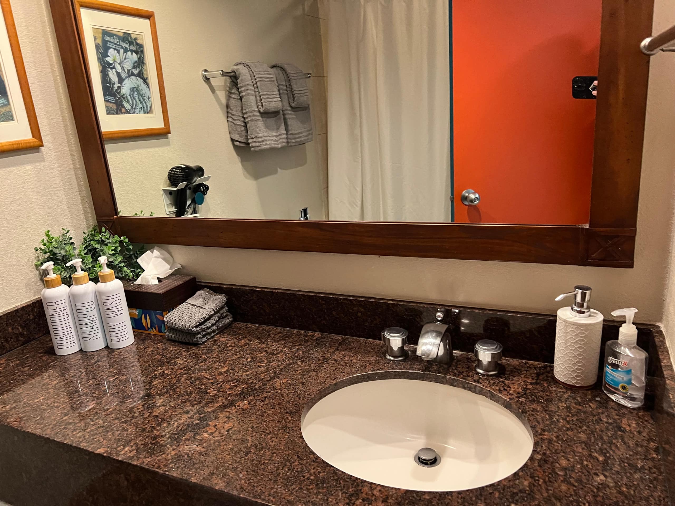 Relaxing 4 Star Luana Waikiki Hotel w/Park View - Image 22