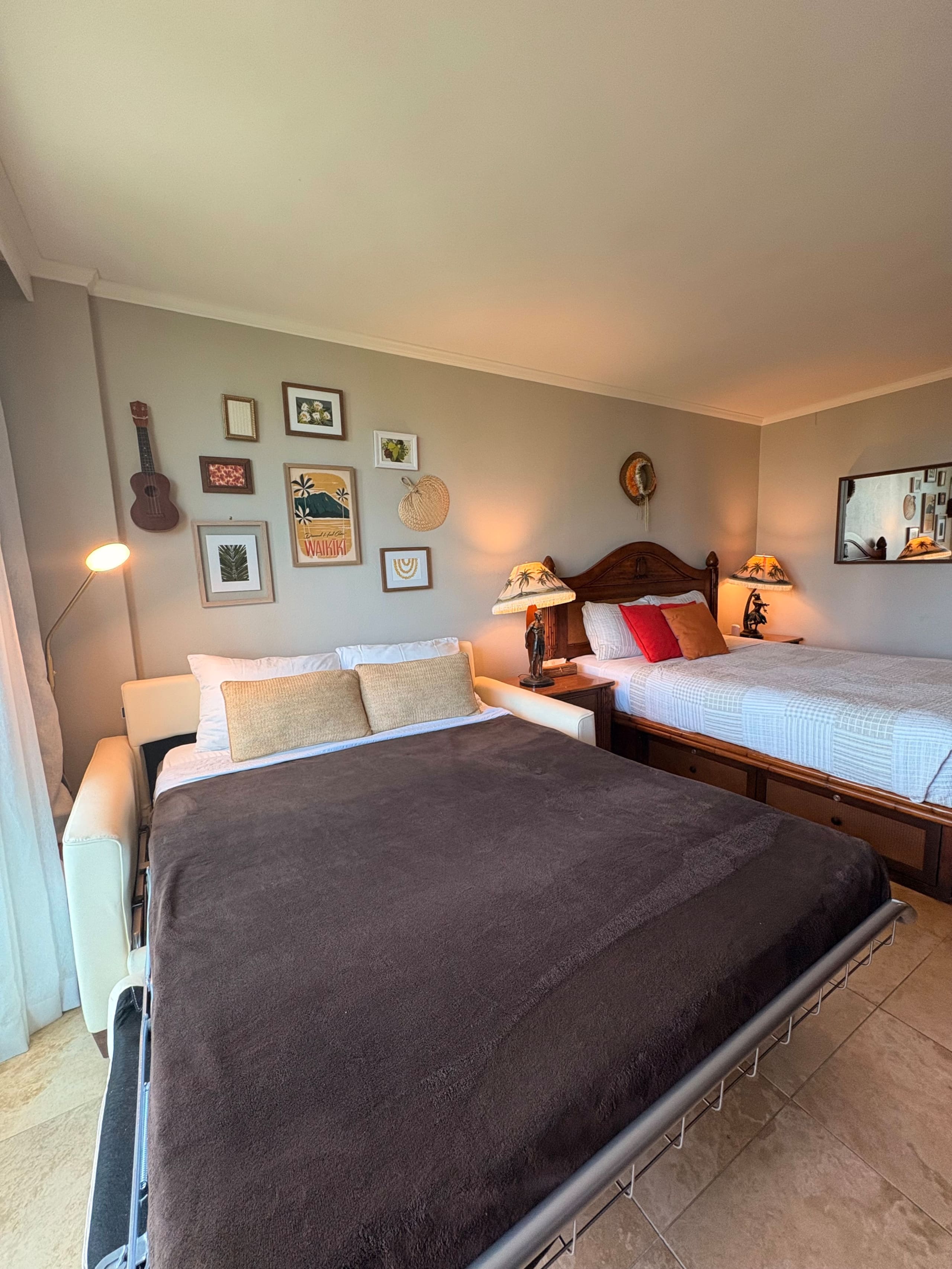Relaxing 4 Star Luana Waikiki Hotel w/Park View - Image 3