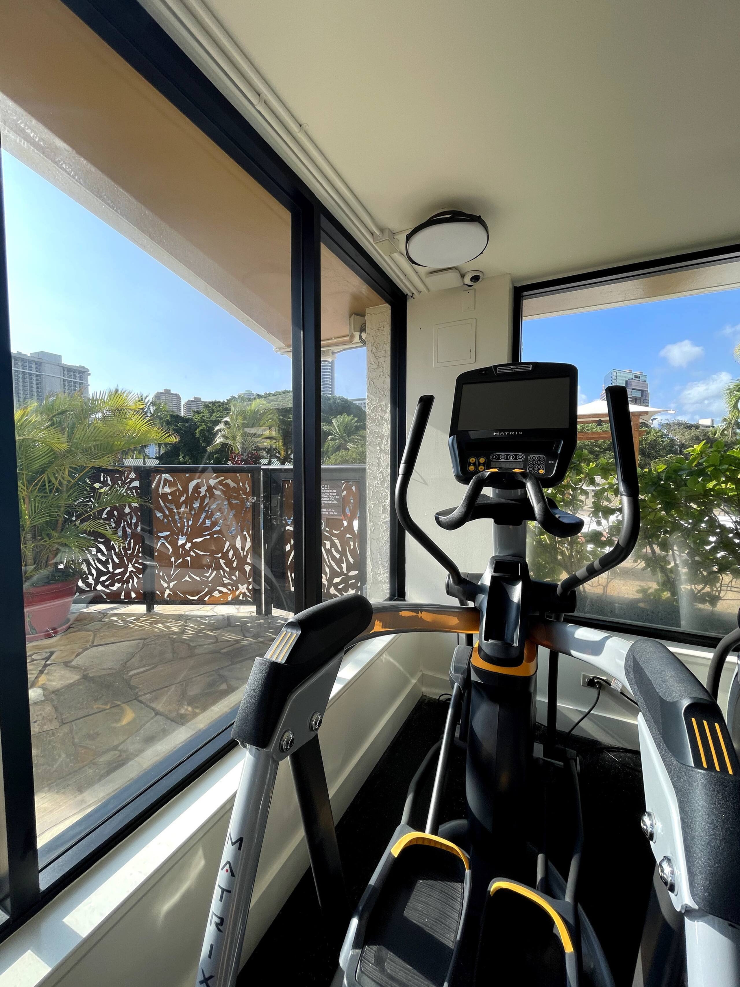 Relaxing 4 Star Luana Waikiki Hotel w/Park View - Image 37