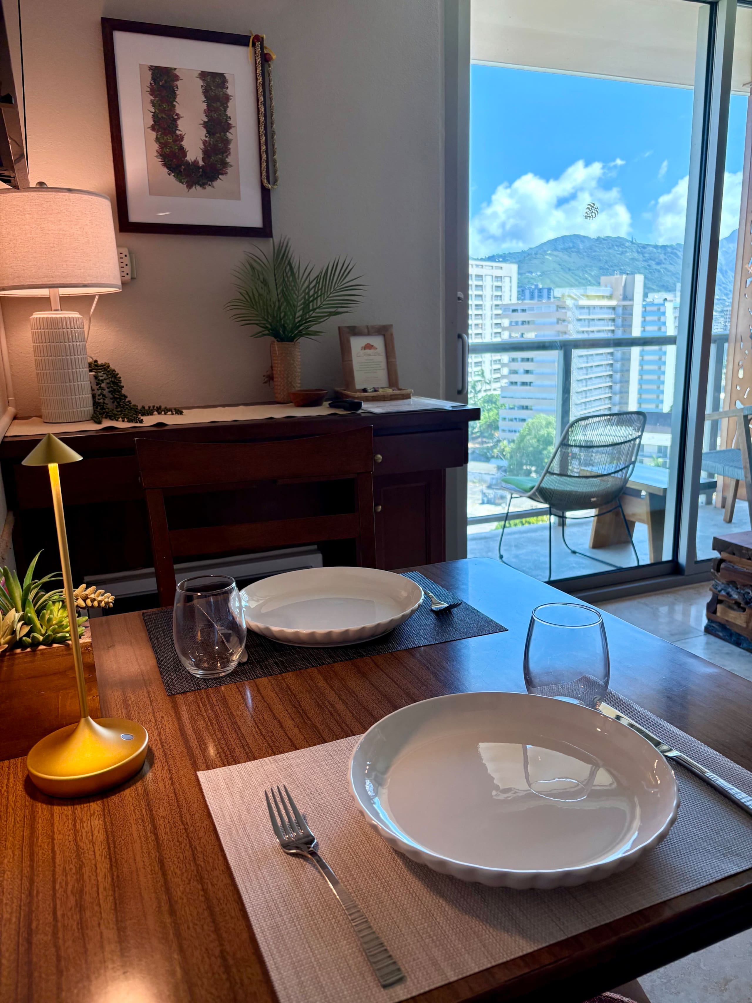 Relaxing 4 Star Luana Waikiki Hotel w/Park View - Image 18