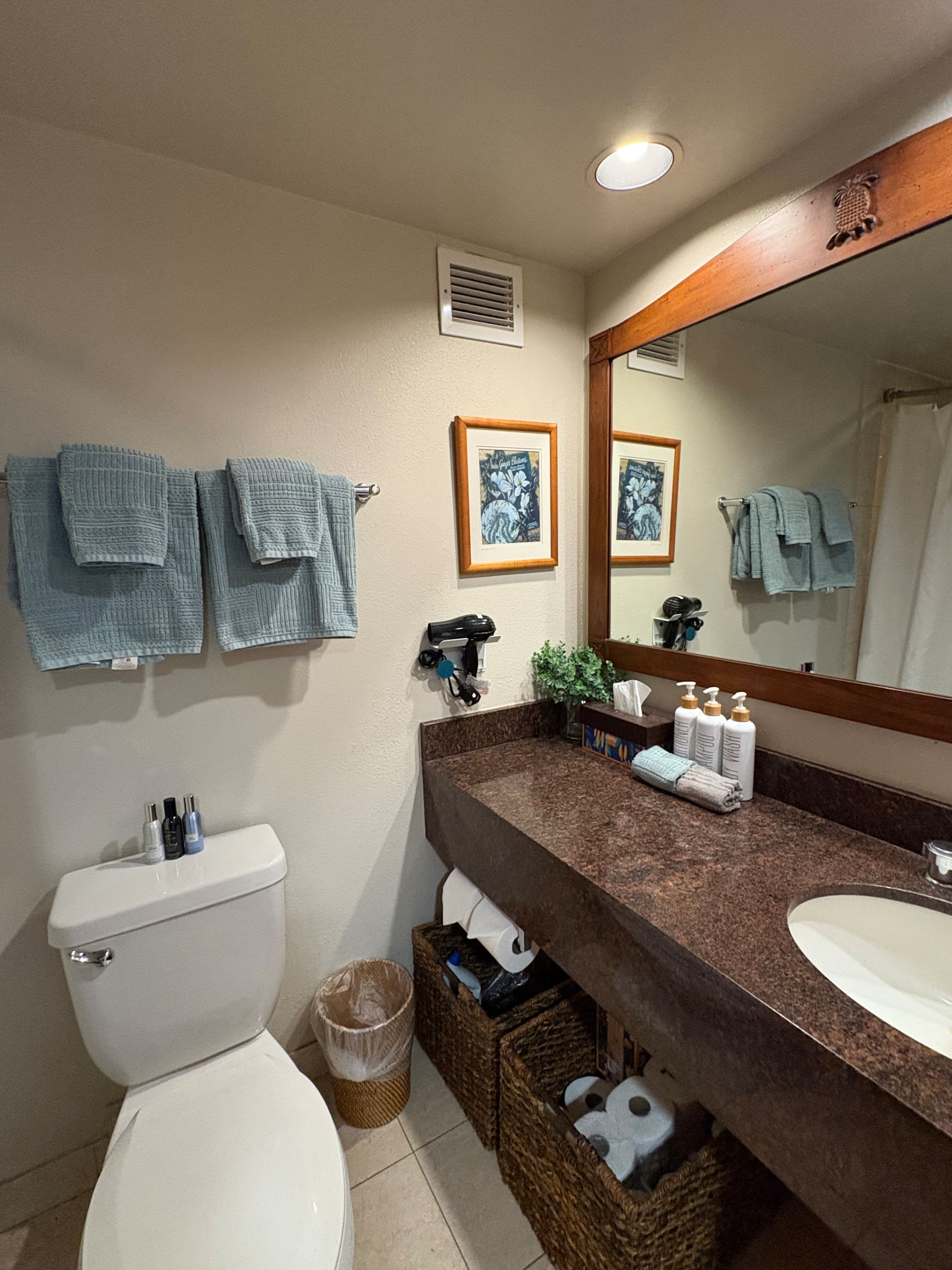 Relaxing 4 Star Luana Waikiki Hotel w/Park View - Image 23