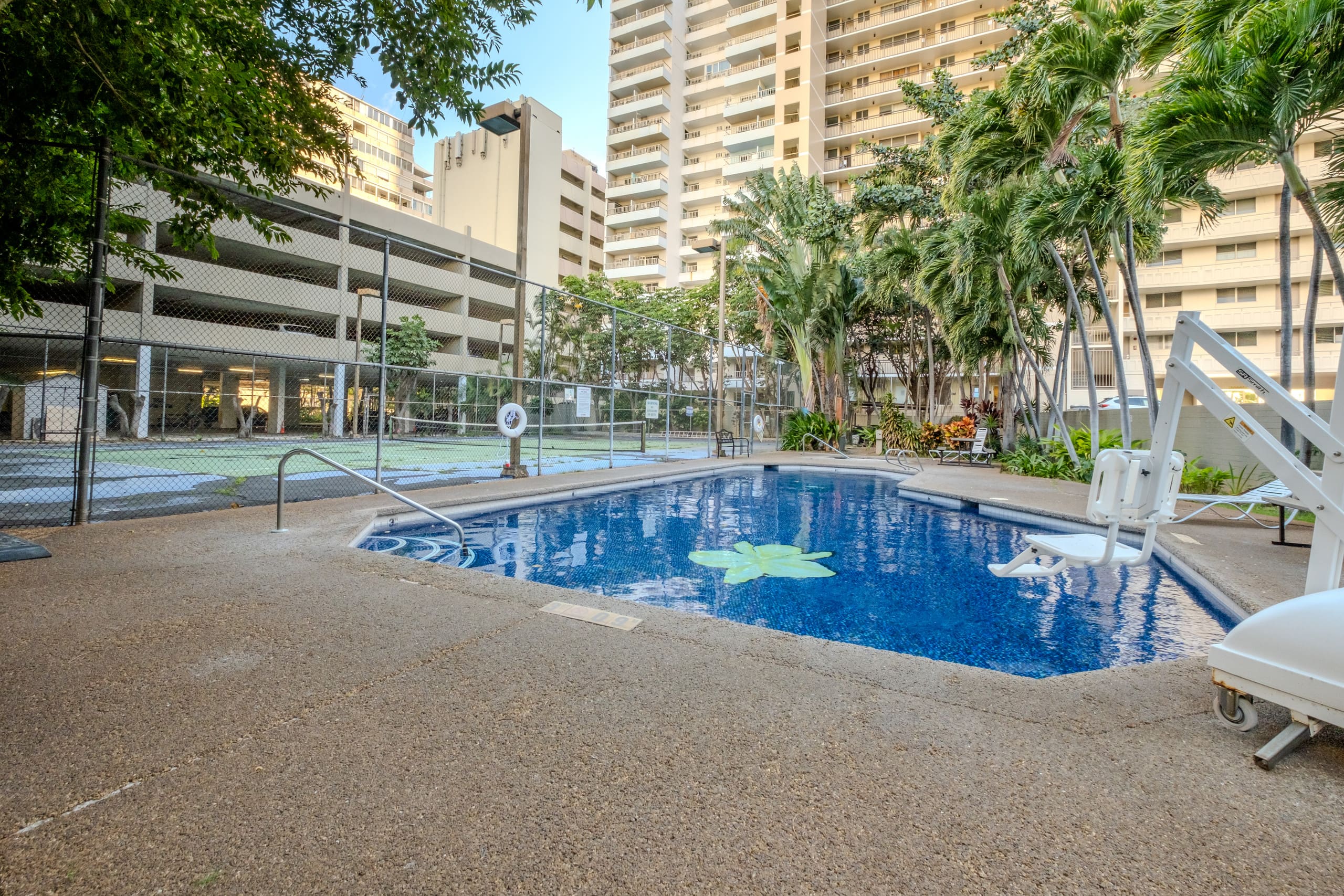 Stunning Waikiki Views • Prime Location + Parking - Image 28