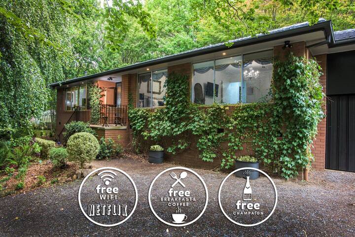 Romantic Escape at The Beeches in Olinda (Private)