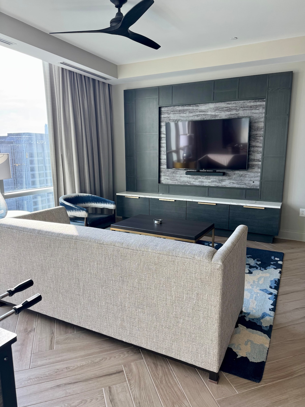Successful Airbnb property: * 1Br Pres in downtown ATL Resort ~Rooftop POOL!* in Downtown