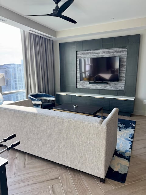 Successful Airbnb property: * 1Br Pres in downtown ATL Resort ~Rooftop POOL!* in Downtown