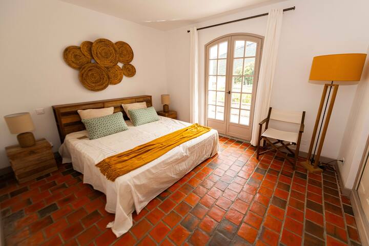 Голямо двойно легло в стая