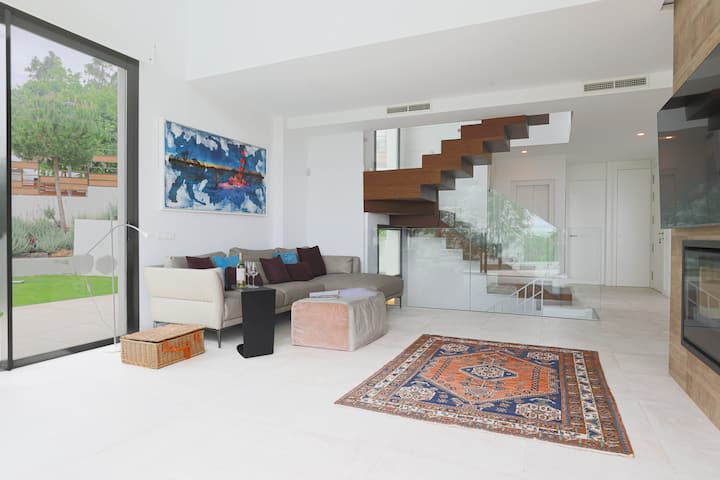 Modern Villa With Fantastic Sea Views - Marbella