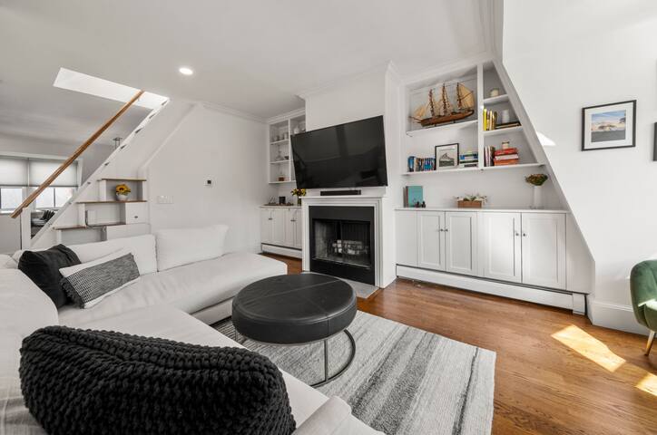 Spacious Condo in Boston’s South End gallery image 3