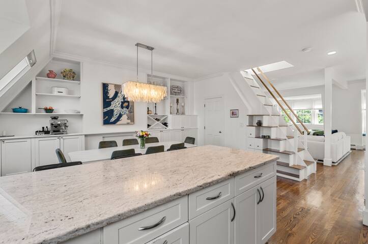 Spacious Condo in Boston’s South End gallery image 4
