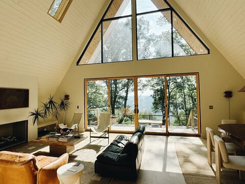 Stayframe: designer getaway w/ private lake access
