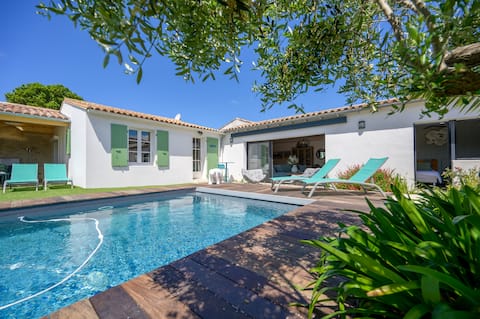 Beautiful villa (swimming pool, spa, charging station)