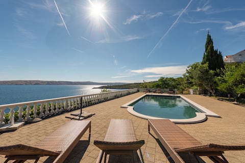 Apartment in Villa with pool 2 (4+2)