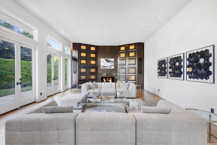 Tranquil Bel Air Retreat w/ Spa & Sunroom gallery image 4