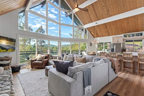 Cabin: Hot Tub, Lake Views, Game Room & Studio
