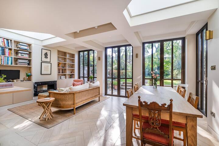 Stylish Spacious Townhouse with Garden