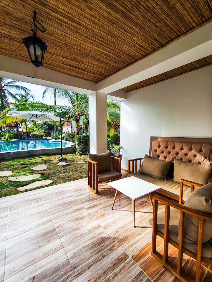 Private retreat + A/C + pool + bar +