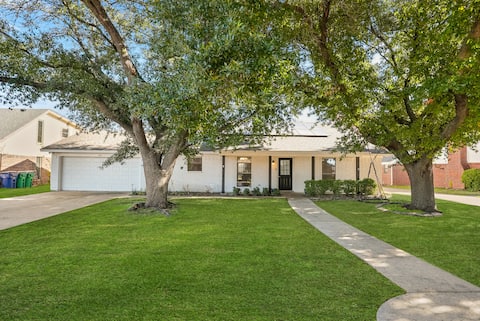 Garden Retreat / King Bed / Large Yard