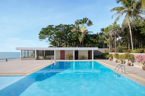 4 Bedrooms Dolly Beach House by Yudee Assets