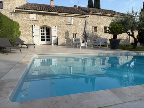 Farmhouse with pool between Alpilles and Luberon