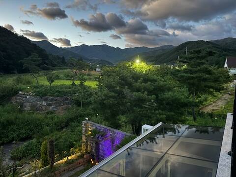 Haerang Nayeon (private house, private open-air bath, beam project, valley sound ASMR, terrace, fami