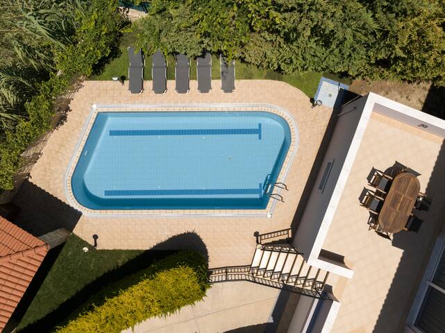 Christina Villa II, Pool & walk to a Sandy Beach