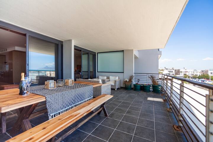 Eden Beachfront apartment with inverter back up gallery image 3