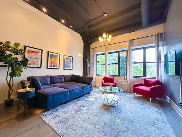 Spacious 3BR Suite South Loop Chicago | McCormick