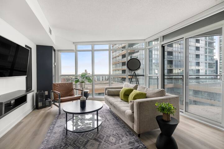 5 Min Walk To Blue Jays Play Off Game! gallery image 2