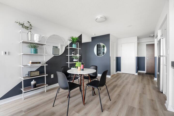 5 Min Walk To Blue Jays Play Off Game! gallery image 5