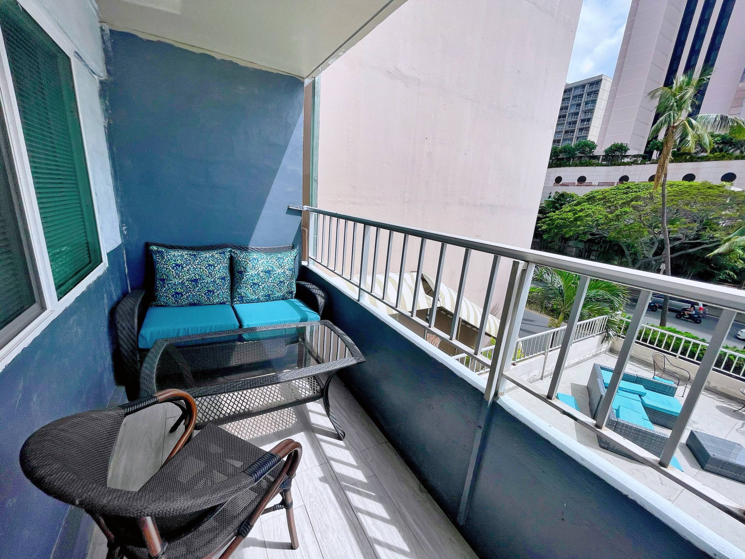 Condo in Honolulu · ★4.82 · 2 bedrooms · 2 beds · 1 private bath - Image 36