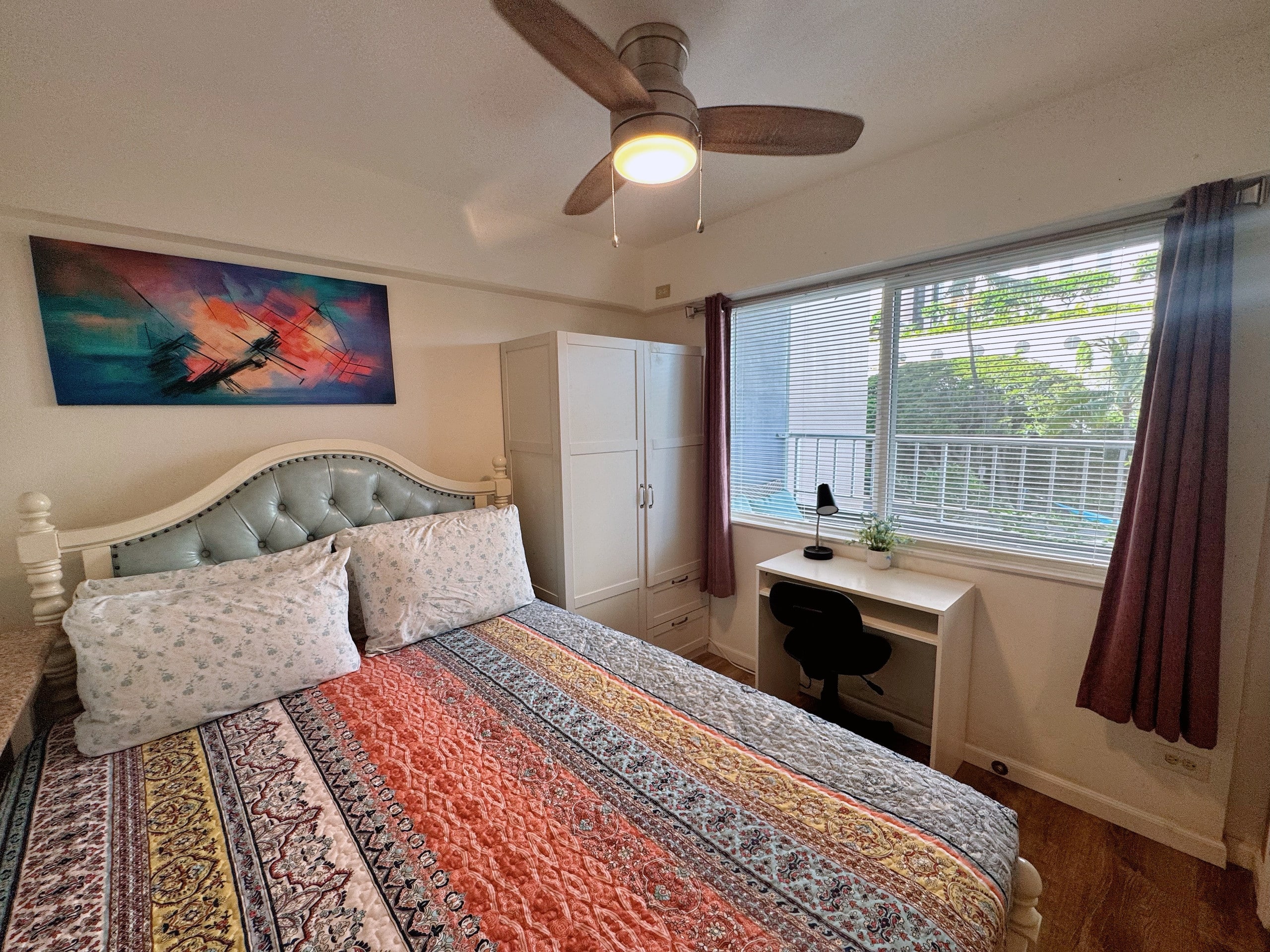 Condo in Honolulu · ★4.82 · 2 bedrooms · 2 beds · 1 private bath - Image 7