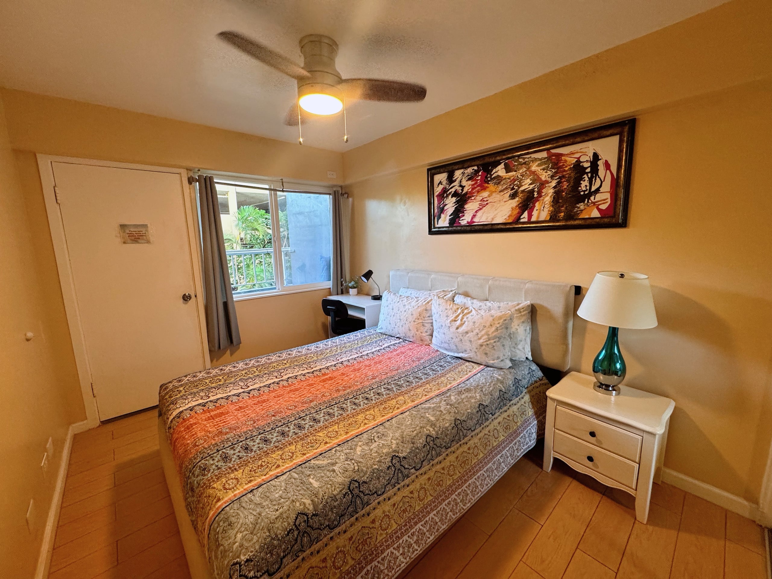 Condo in Honolulu · ★4.82 · 2 bedrooms · 2 beds · 1 private bath - Image 9