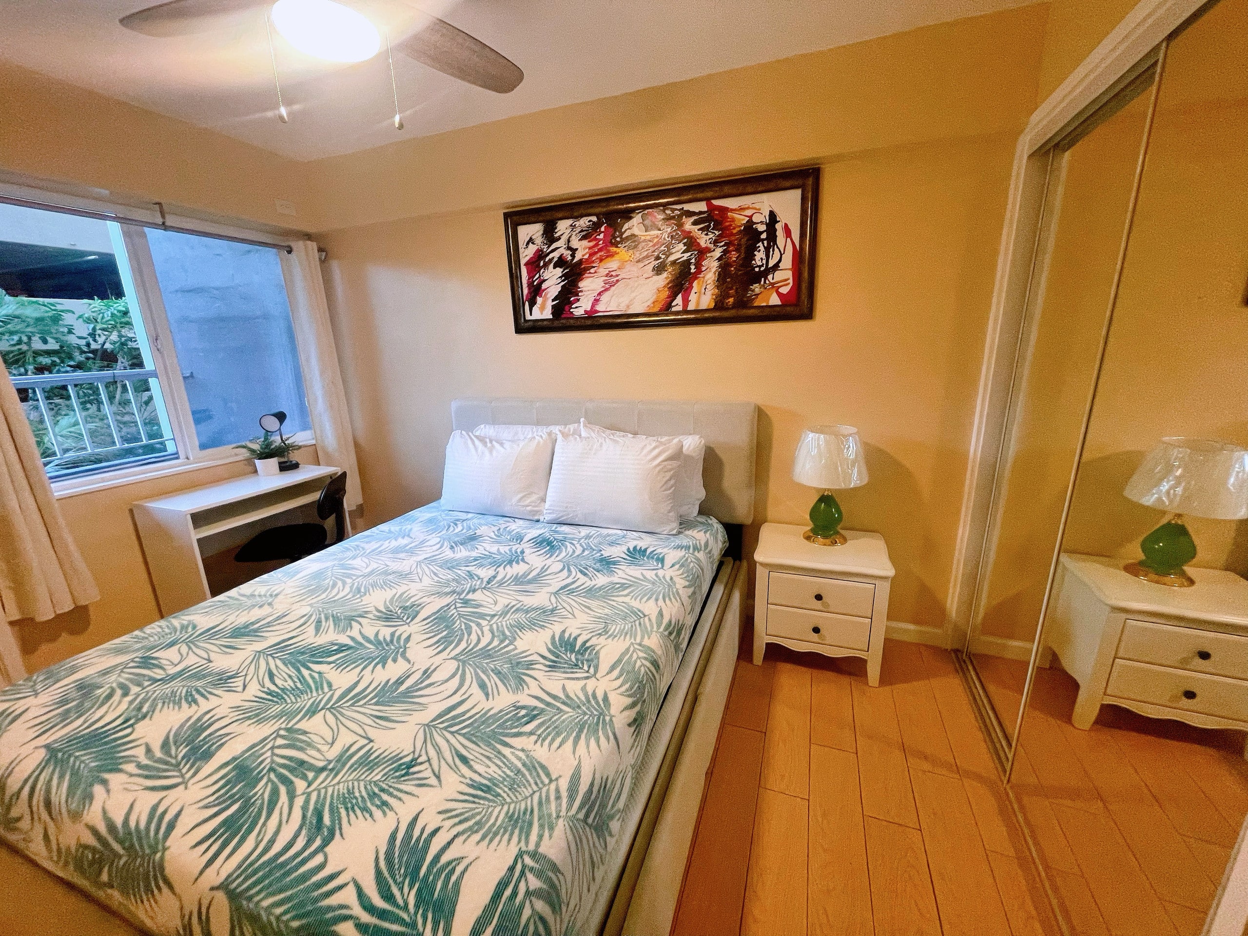 Condo in Honolulu · ★4.82 · 2 bedrooms · 2 beds · 1 private bath - Image 10