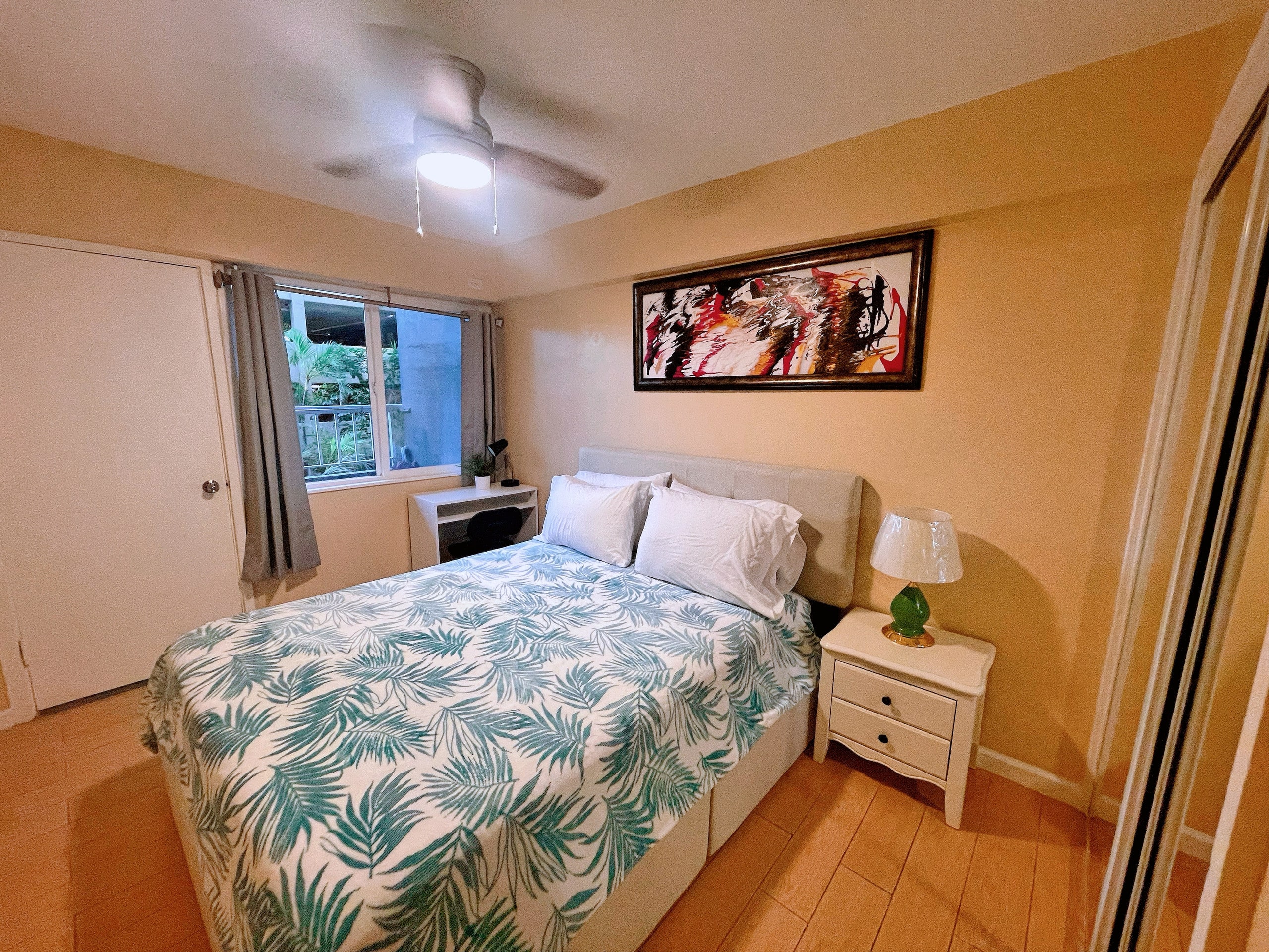 Condo in Honolulu · ★4.82 · 2 bedrooms · 2 beds · 1 private bath - Image 2