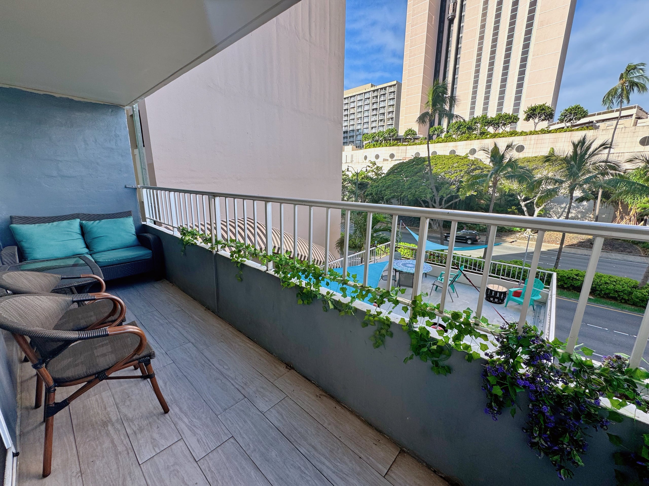 Condo in Honolulu · ★4.82 · 2 bedrooms · 2 beds · 1 private bath - Image 15