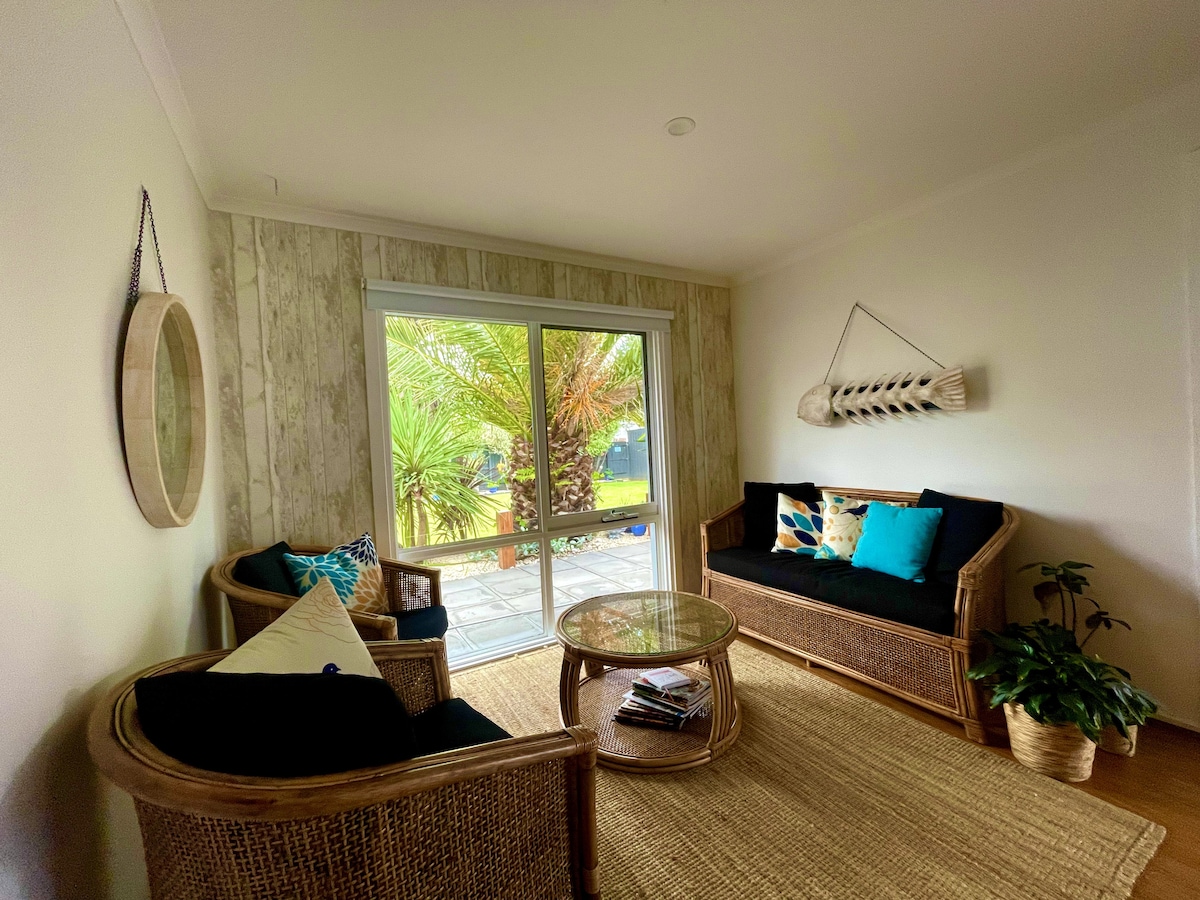 Top Airbnb: Large  Spacious Unit, Safety Beach in Safety Beach