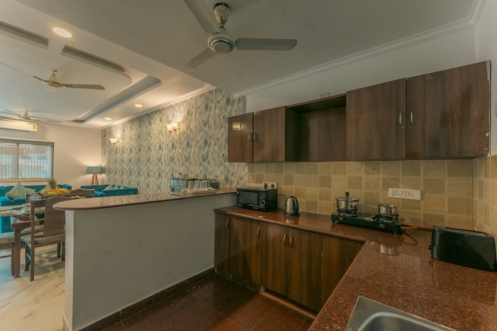 Kitchenette image 2