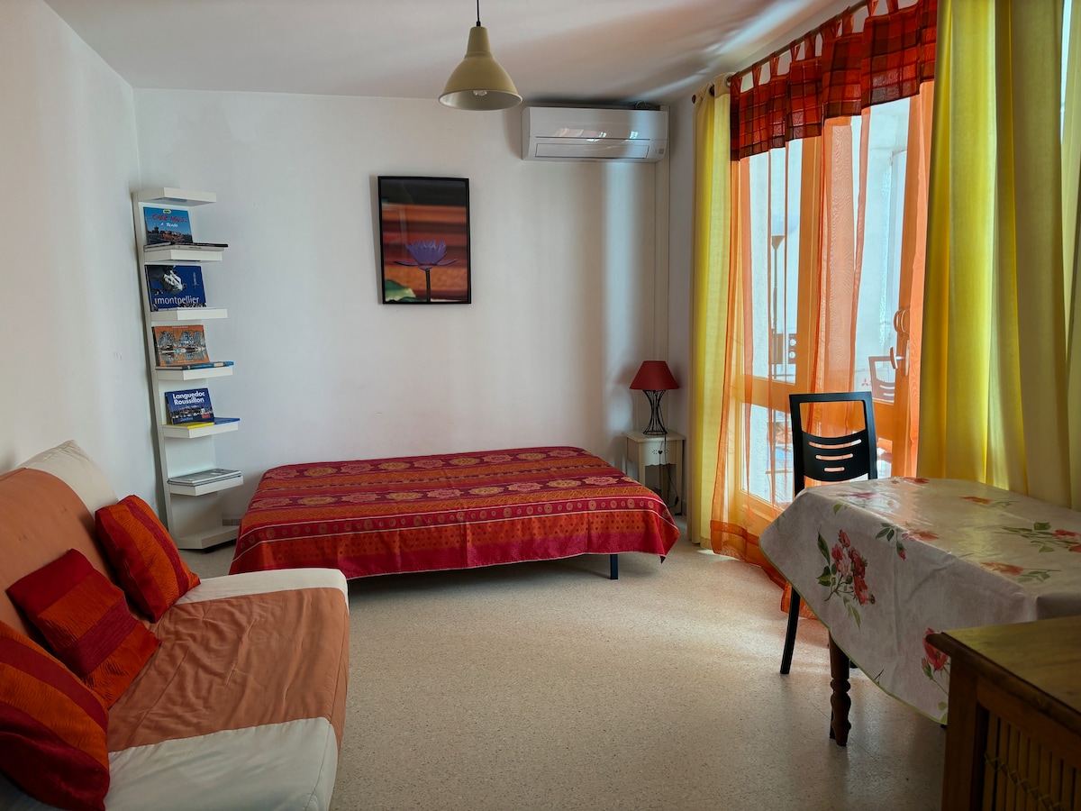 Top Airbnb: La Grande Motte – Beautiful Furnished Studio, Parking, Air Conditioning à La Grande Motte