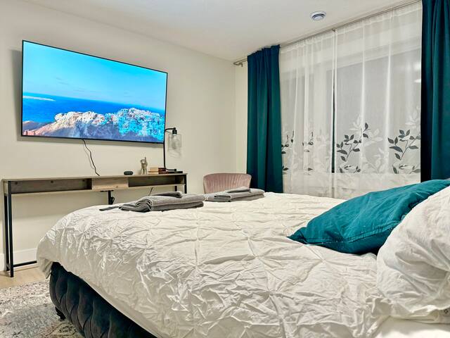 Soak, Play & Indulge: 4xTV Smart Home Retreat gallery image 3