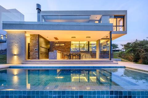 Luxury Villa Lomas en barrio closed.